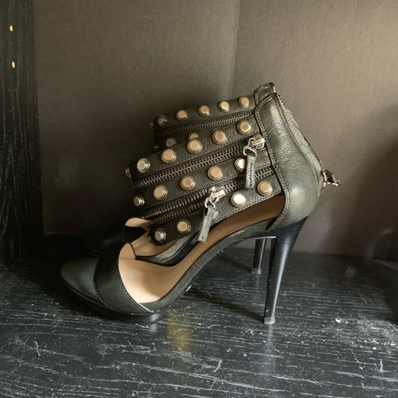 Heels - Picture 2 of 3